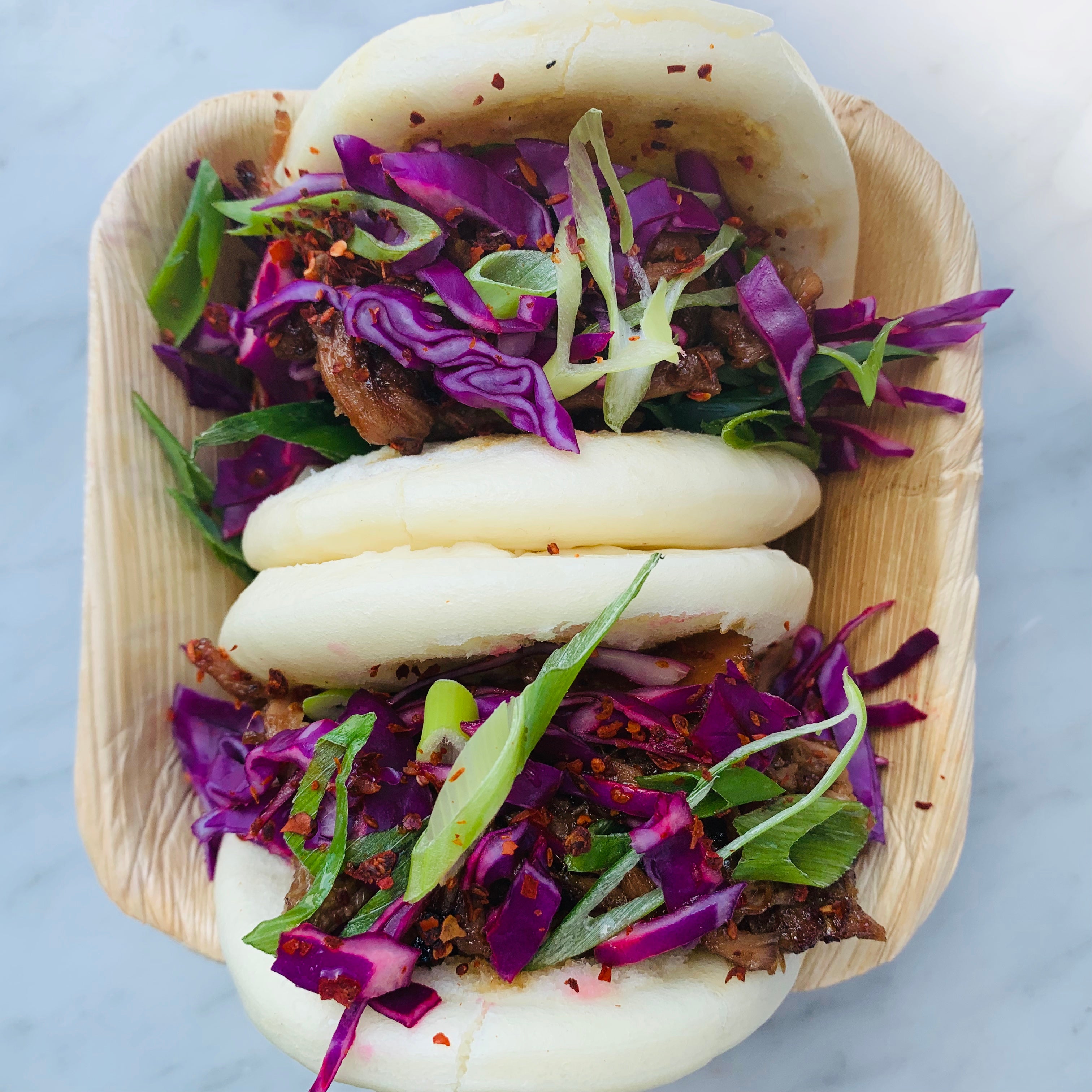 Håndmat: Bao bun fylt med asiatisk pulled pork